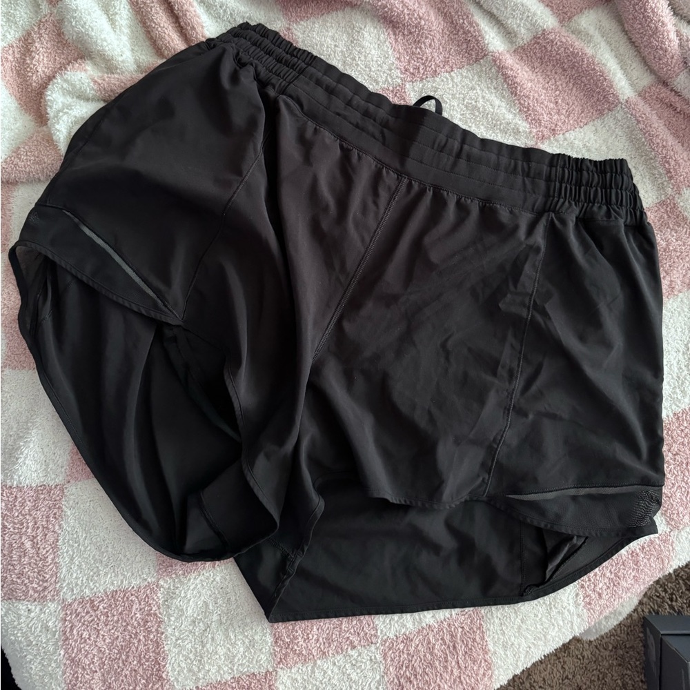 Size 20 lululemon Hotty Hot shorts 4” black